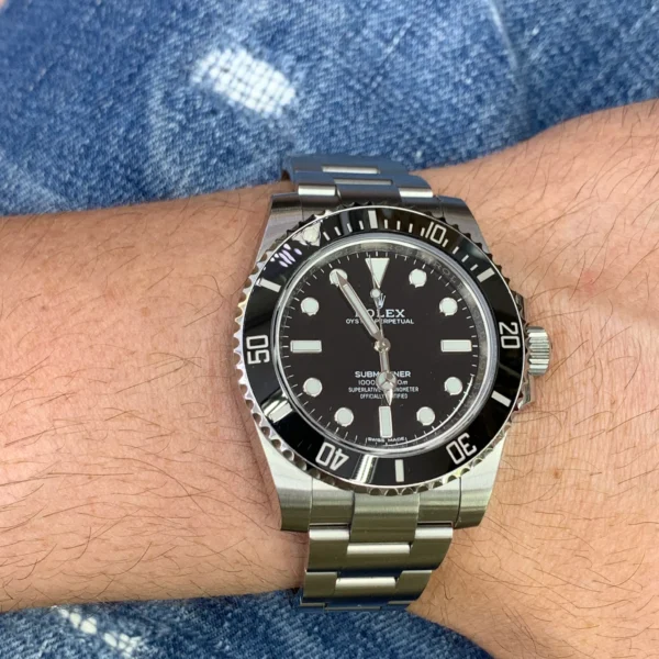 40mm Rolex Submariner Watch with Oyster Bracelet (2018, papers) - Image 3
